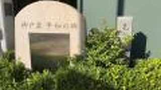 戦争の歴史を刻む碑　