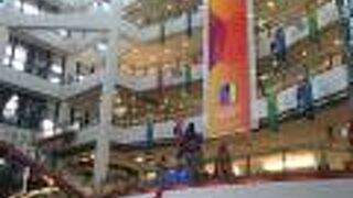 多種多様なお店が揃う