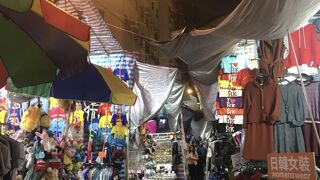 盛りだくさんのナイトマーケット！