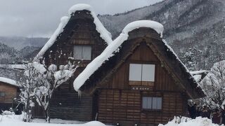 雪の中の白川郷