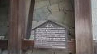 重厚で立派な門