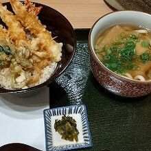うどん、天丼のセットです