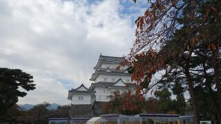 現代に残されたお城の遺構や復元施設を見学できます