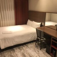 ビジネスホテルとしては広めの間取り