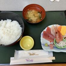 レストランで食べた「自分で作る海鮮丼」