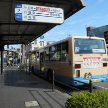 乗り場は阪急のホームに近い。