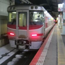 朝６時に鳥取駅を出発します