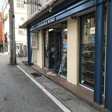 国際通りからすぐのお店です
