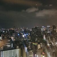 最上階のプールから見える夜景
