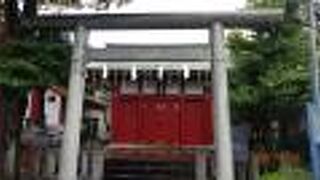 桶には「大傳馬町」は、旧書体の傳と書かれています