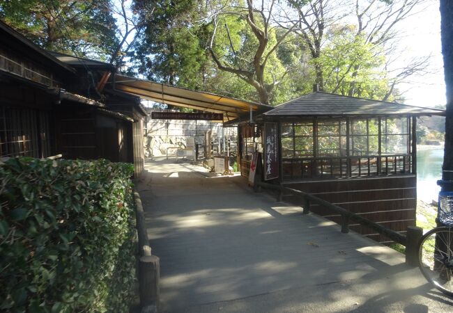 後楽園の手前のお食事処