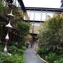 人工庭園がある商業施設