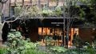 人工庭園がある商業施設