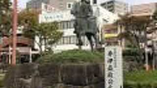 JR彦根駅西口前ロータリーにあります