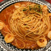 たっぷり海老と熟成ベーコンのアラビアータ