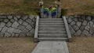 供養のための塚。