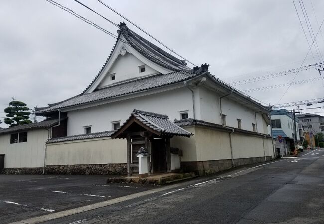 いろいろな様式の建築が