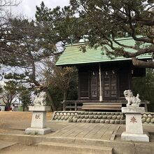 神明社の本殿
