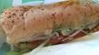 テイクアウトして、出発ラウンジで食べました