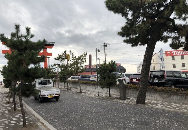 鶴嶺八幡宮の旧参道にある