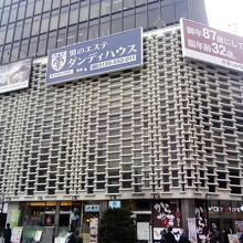 外からのニュー新橋ビル