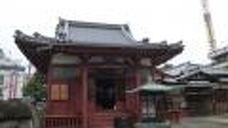 夜はライトアップされていました。