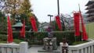 手編みの帽子とマフラーが