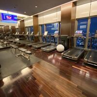 フィットネスは貸し切りでした！営業時間はかなり短縮しています