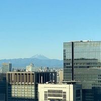 朝、窓から正面に富士山が見えました！清々しい気持ちになります