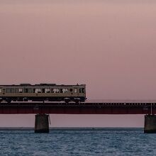 列車は1時間にだいたい2本です。