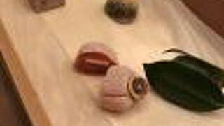 甘さ控えめな和菓子と日本茶がいただけるHIGASHIYA GINZA