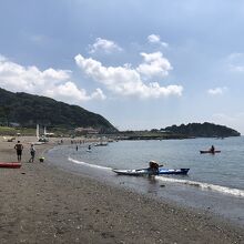 海岸の先に見えるのが長者ヶ崎