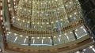 外にも中にもクリスマスツリーなどが飾られていました