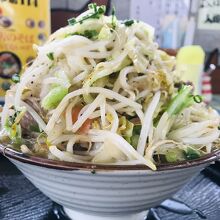 野菜たっぷりすぎるそば