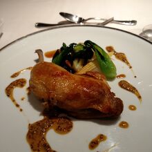 主菜：鶏のコンフィ