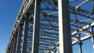 頑丈そうな鉄筋橋