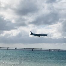 瀬長島から見る飛行機