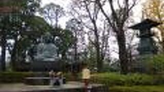 こちらの像は2m近くあります