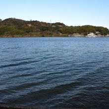 奥浜名は山間の池みたいな感じです。