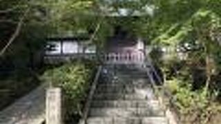 山門から先には入れない