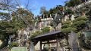 カラス天狗の像が壮観