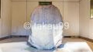 上野三碑を巡る無料のバスが便利です。