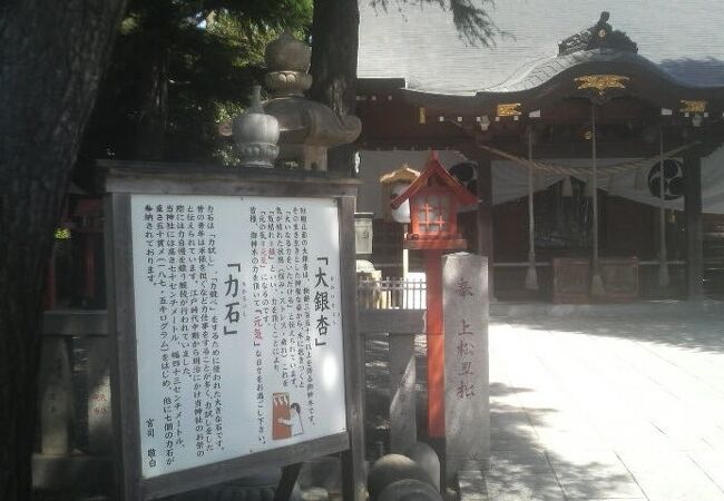 草加駅近く、史跡やSL車両など見どころの多い神社です