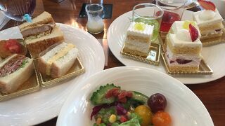 日本庭園を見ながらブッフェ