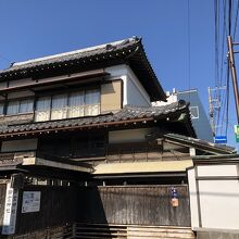 長谷駅近くにある県の重要建築物