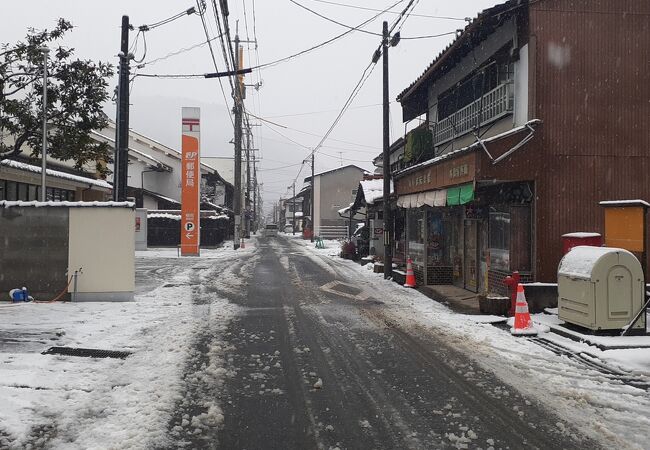 昔の建物が所々ありますが・・・