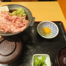 すき焼き定食を食べました