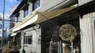 平日の昼間なのに満席