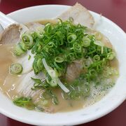 サっと食べられて美味しい豚骨ラーメン