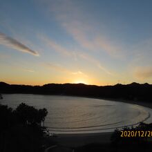 部屋から見られる弓ヶ浜の夕景色、素晴らしいです。